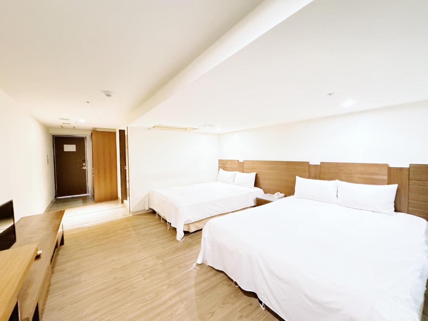 Yoai Nemuru Inn Tainan Bagian luar foto