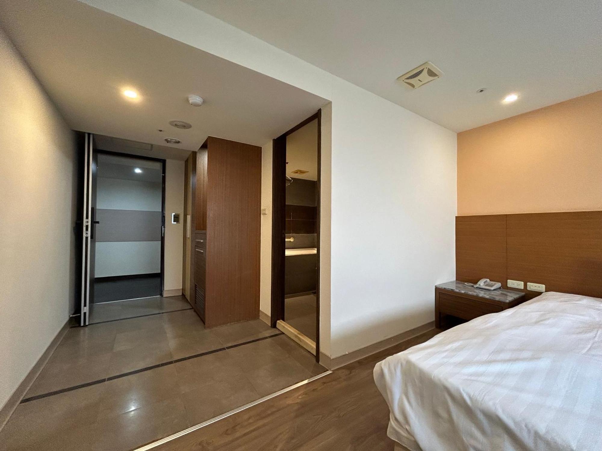 Yoai Nemuru Inn Tainan Bagian luar foto