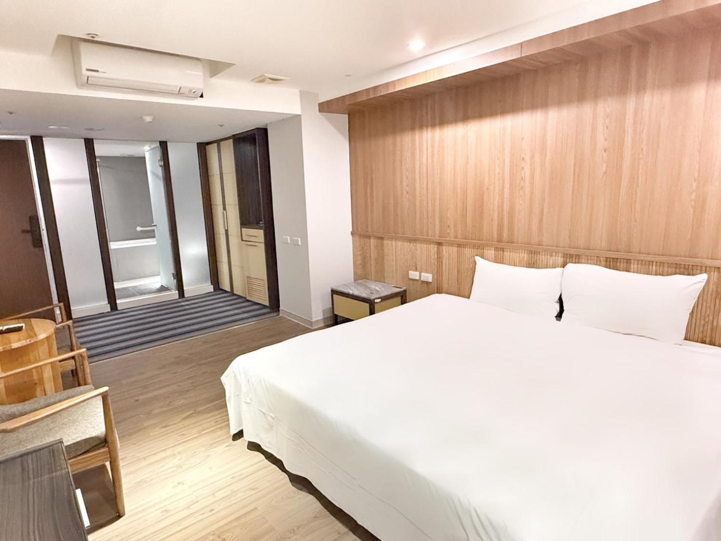 Yoai Nemuru Inn Tainan Bagian luar foto